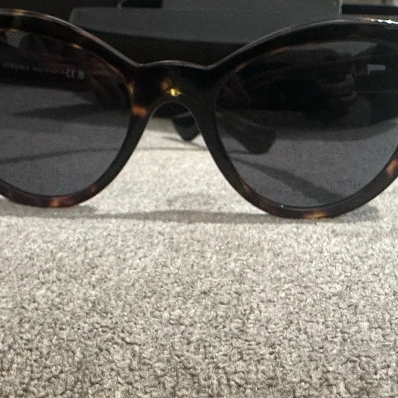 Cat eye versace